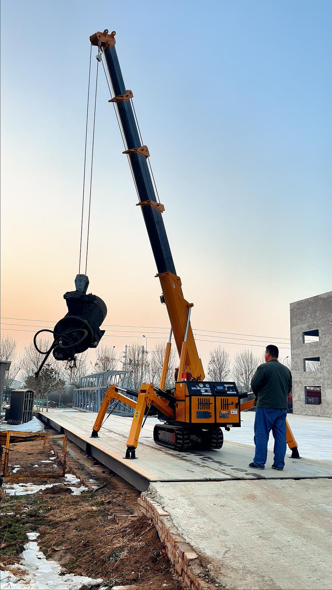 華鷹機(jī)械5噸蜘蛛吊車5節(jié)臂，最大起升高度可達(dá)17米